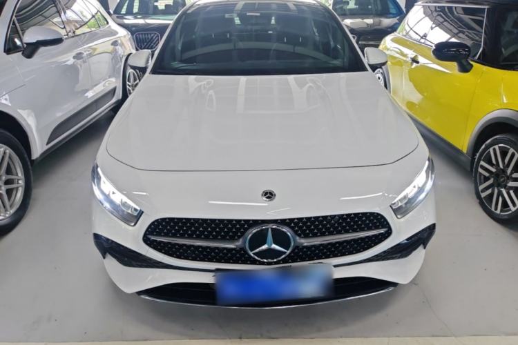 Mercedes-Benz A 200 L 2023 — фото 2