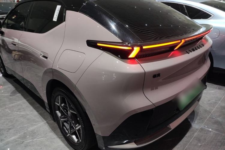 Lynk & Co Z20 2025 — 4