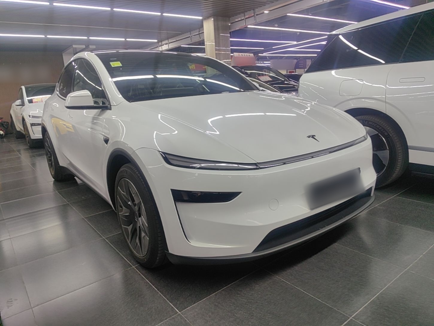 Tesla Model Y L 2025 — фото 3