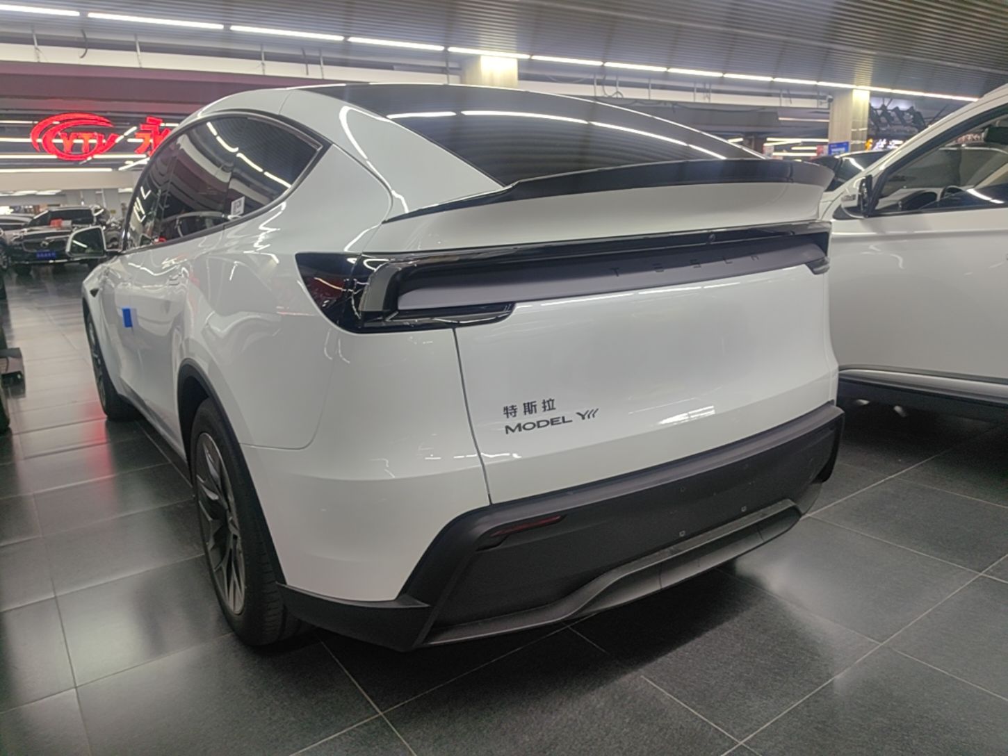 Tesla Model Y L 2025 — фото 4