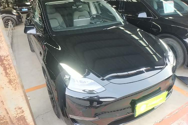 Tesla Model Y 2021 — 3