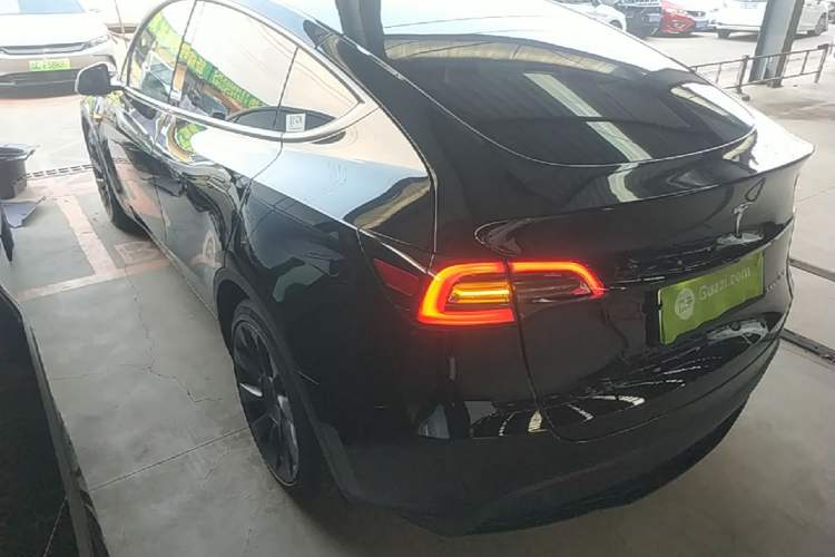 Tesla Model Y 2021 — 4