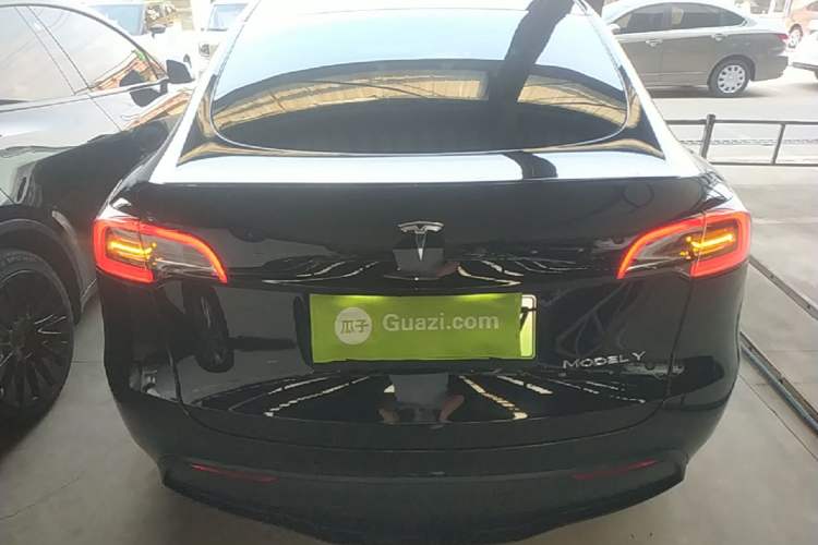 Tesla Model Y 2021 — 5