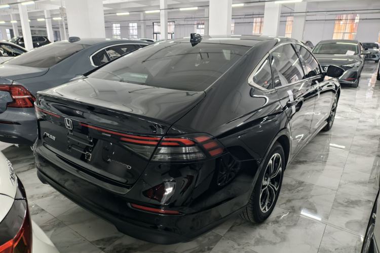 Honda Accord 2024 — 4