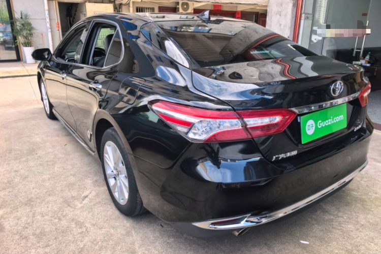 Toyota Camry 2023 — 4