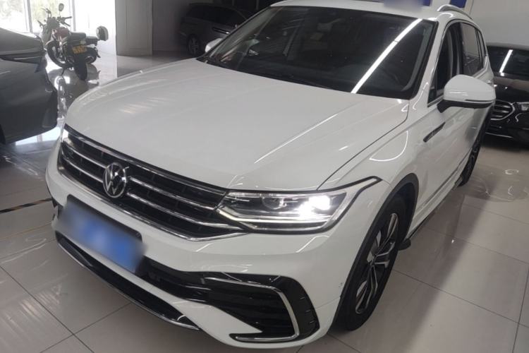 Volkswagen Tiguan L 2023 — фото 1