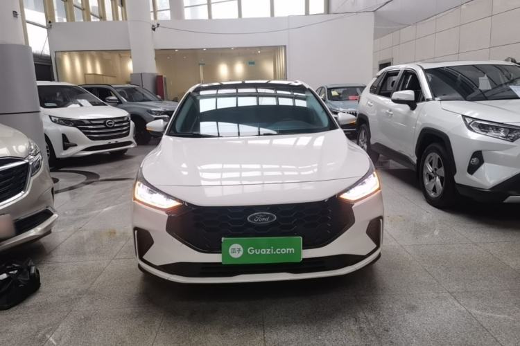 Ford Focus 2022 — 2