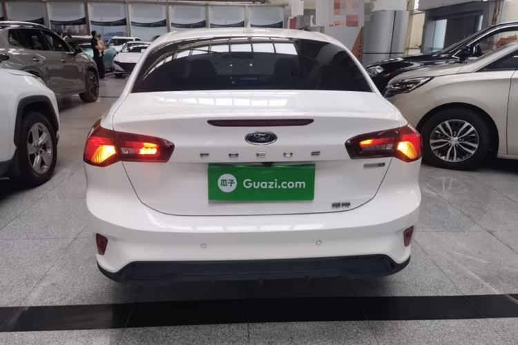Ford Focus 2022 — 5