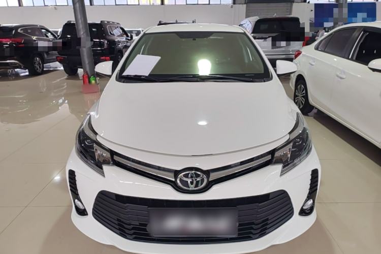 Toyota Yaris 2022 — фото 2