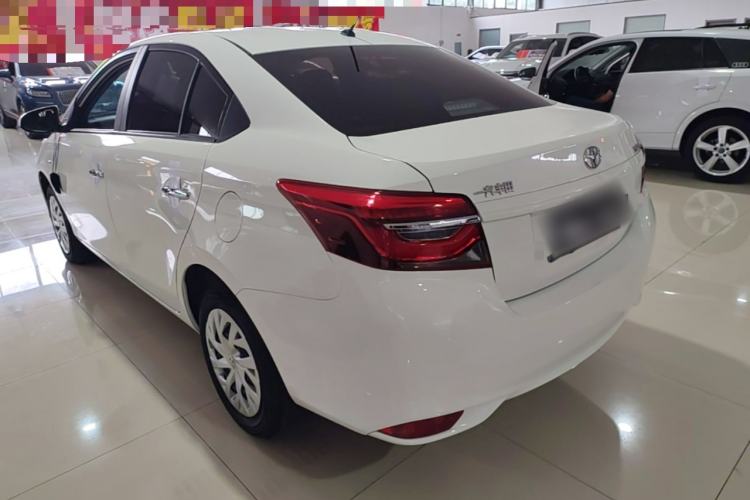 Toyota Yaris 2022 — фото 4
