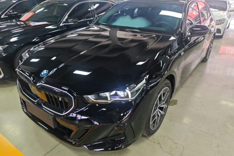BMW i5 2025 — фото 1