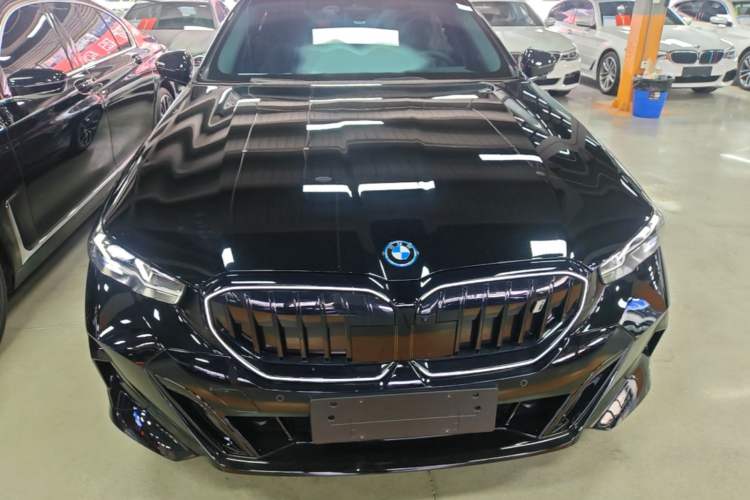 BMW i5 2025 — фото 2