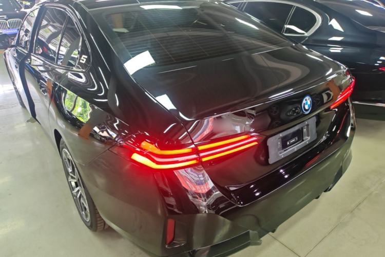 BMW i5 2025 — фото 4