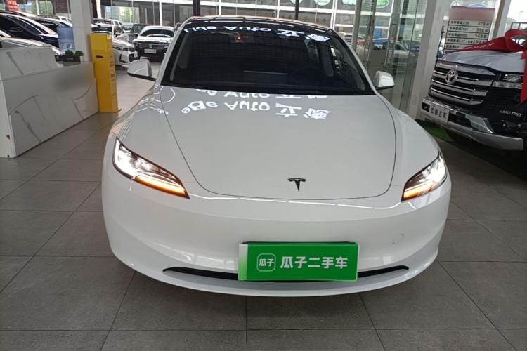 Tesla Model 3 2025 — 2