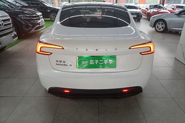 Tesla Model 3 2025 — 5