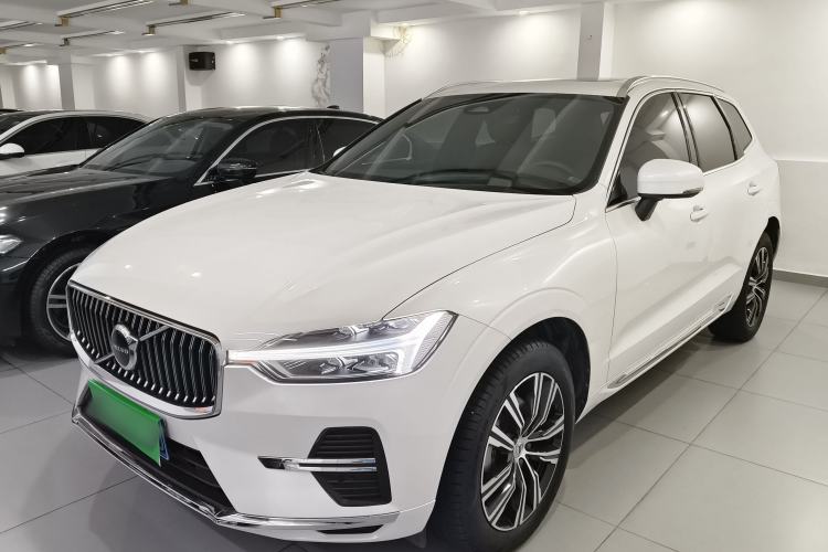 Volvo XC60 2022 — фото 1
