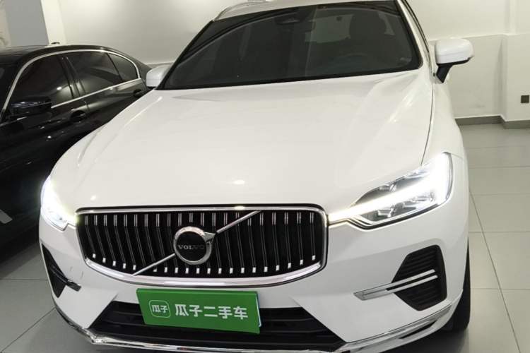 Volvo XC60 2022 — фото 2
