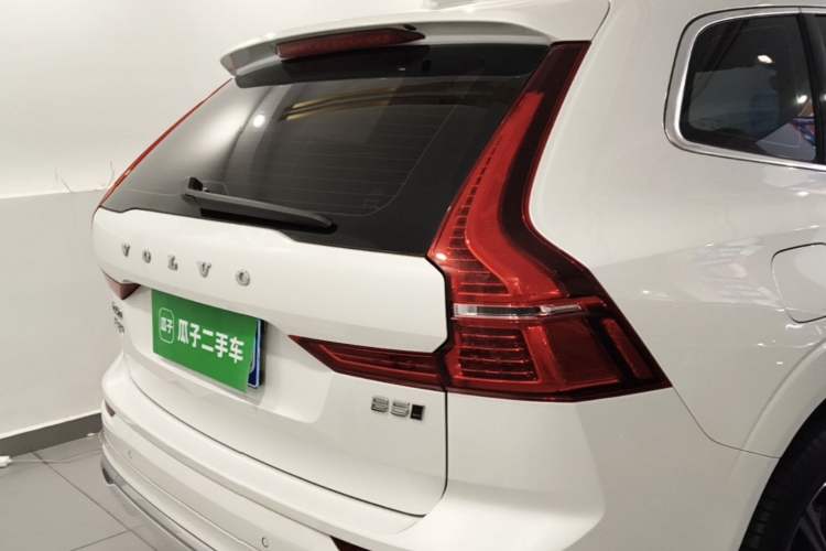 Volvo XC60 2022 — фото 5