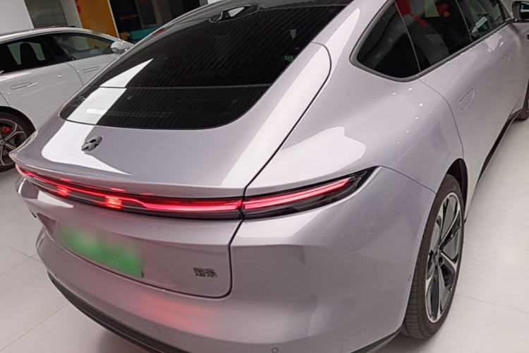 NIO ET5 2025 — 5