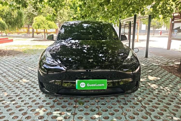 Tesla Model Y 2023 — 2