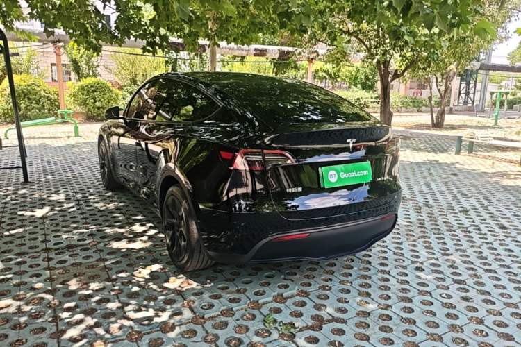 Tesla Model Y 2023 — 4