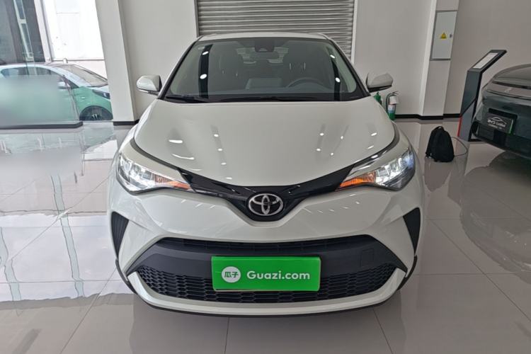 Toyota C-HR 2021 — фото 2