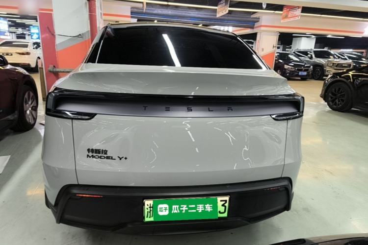 Tesla Model Y 2025 — 5