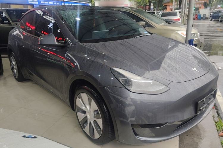 Tesla Model Y 2022 — 3