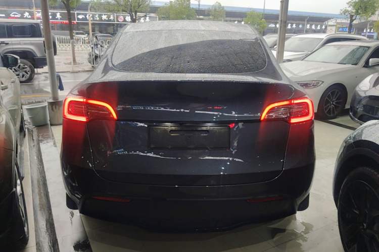 Tesla Model Y 2022 — 5
