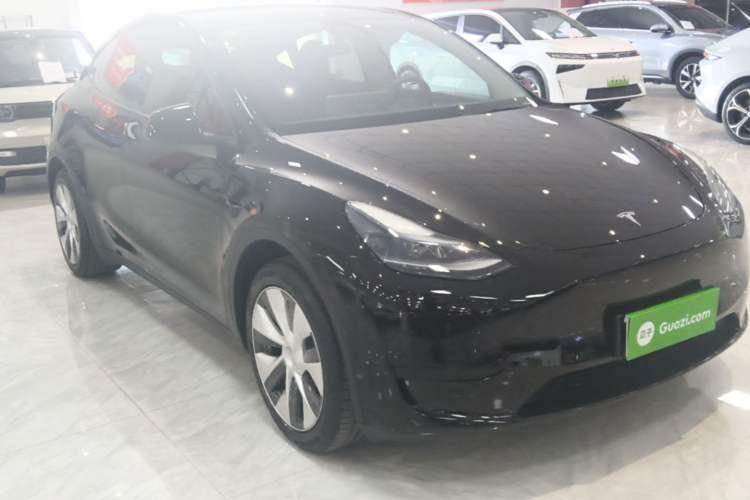 Tesla Model Y 2022 — 3