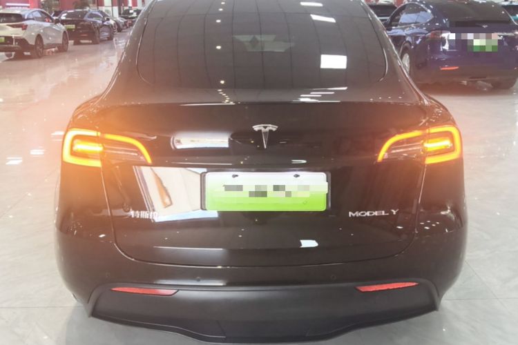 Tesla Model Y 2022 — 5