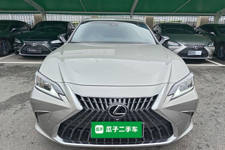 Lexus ES 200 2023 — 2