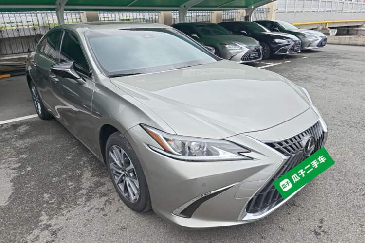 Lexus ES 200 2023 — 3