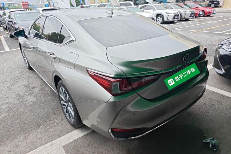 Lexus ES 200 2023 — 4