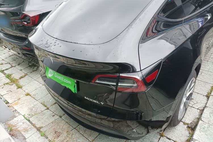 Tesla Model Y 2022 — 5