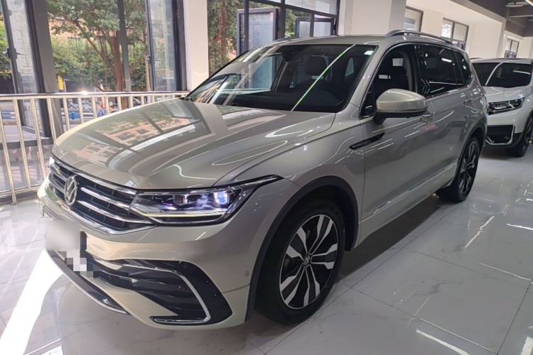 Volkswagen Tiguan L 2022 — фото 1