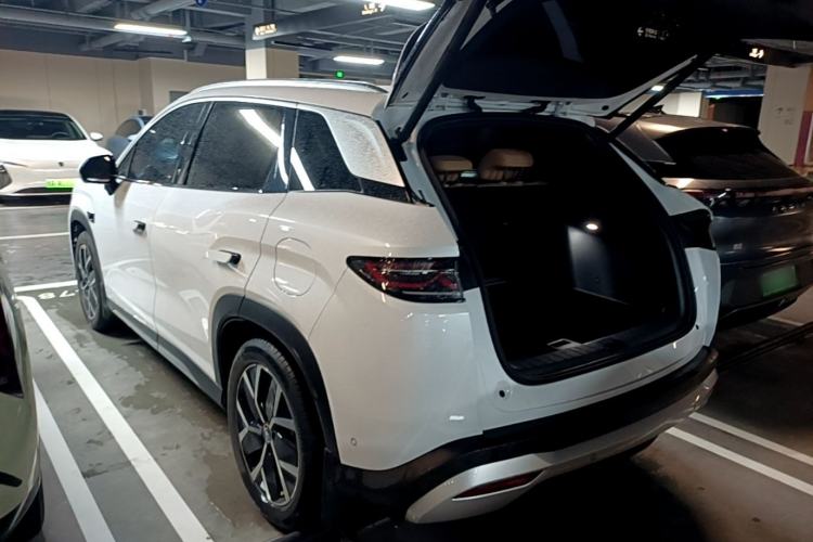 BYD Song L DM-i 2025 — 4