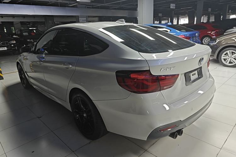 BMW 320i 2020 — фото 4