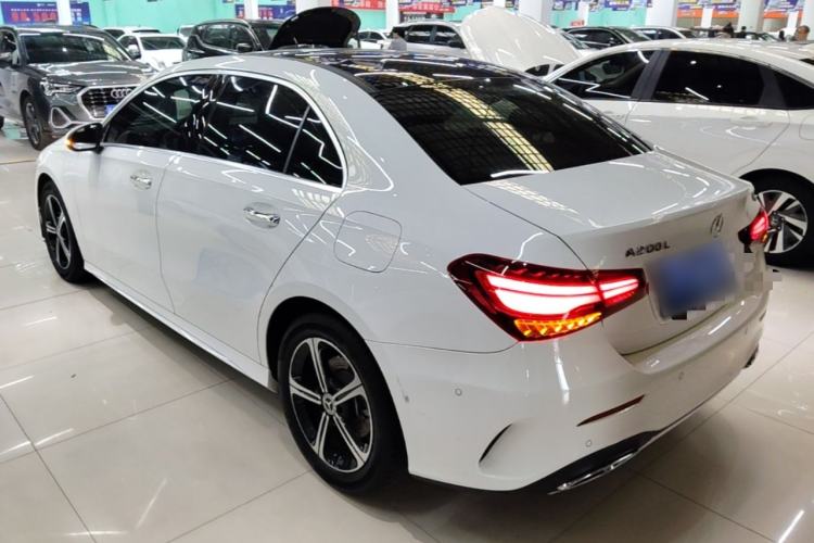 Mercedes-Benz A 200 L 2023 — фото 4