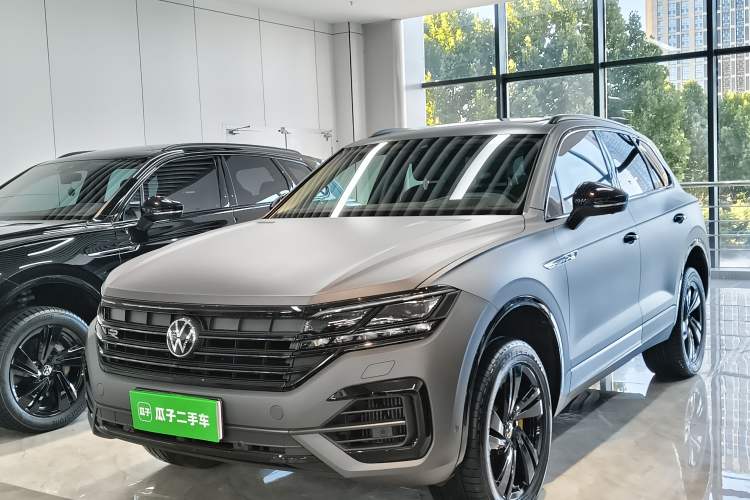 Volkswagen touareg 2023 — фото 1