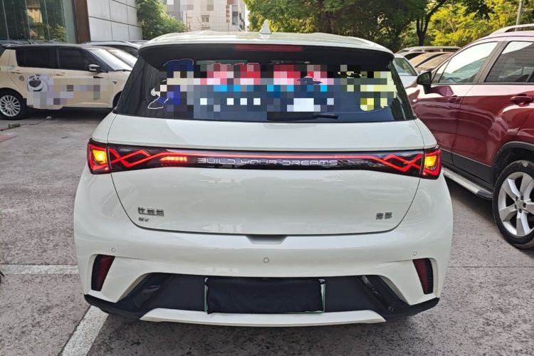 BYD Dolphin 2025 — 5