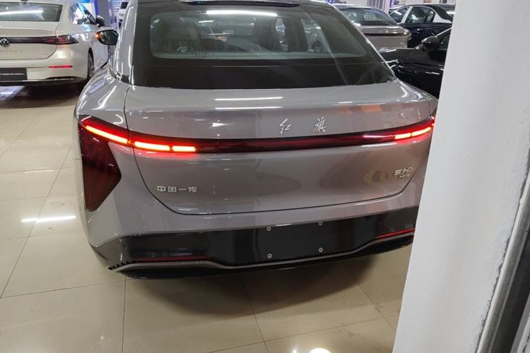 Hongqi EH7 2024 — 5