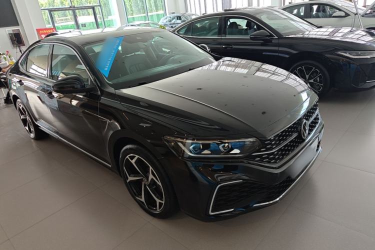Volkswagen Passat 2024 — 3