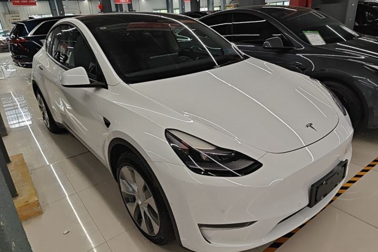 Tesla Model Y 2021 — 3