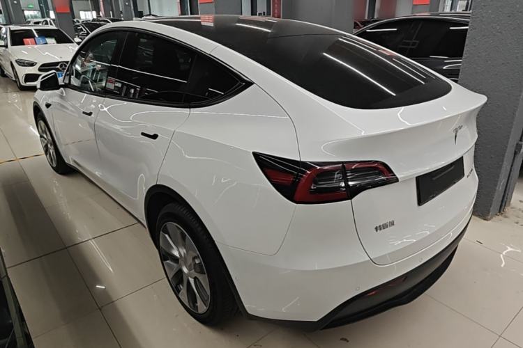 Tesla Model Y 2021 — 4