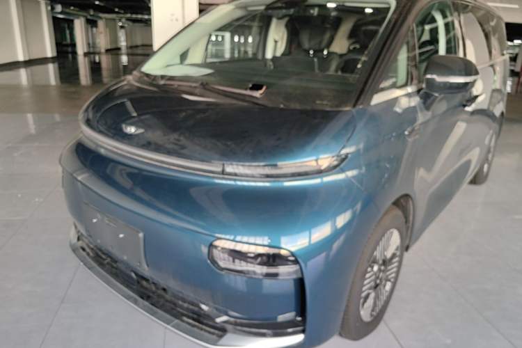 Geely Galaxy galaxy levc l380 2024 — фото 1