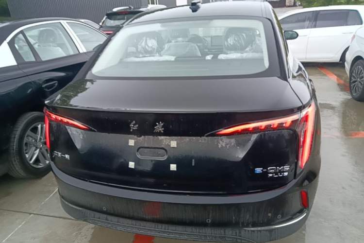 Hongqi E-QM5 2025 — 5