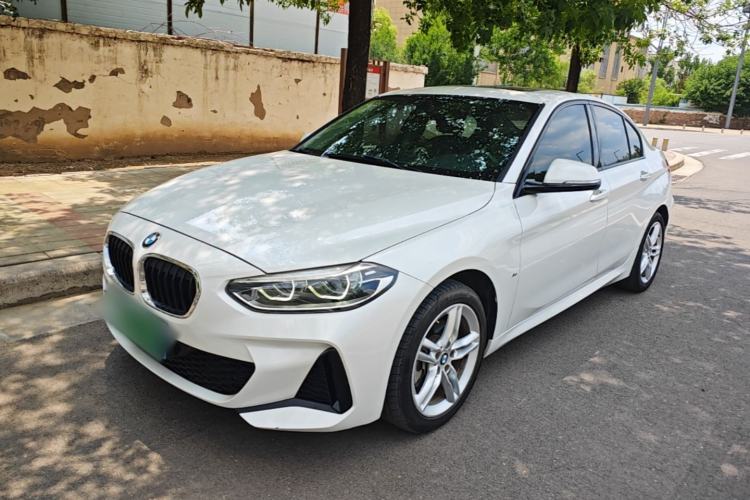 BMW 120i 2020 — фото 1