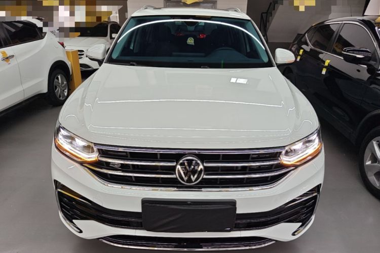 Volkswagen Tiguan L 2023 — 2