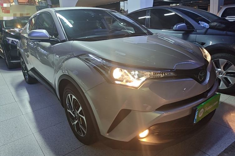 Toyota C-HR 2020 — фото 3